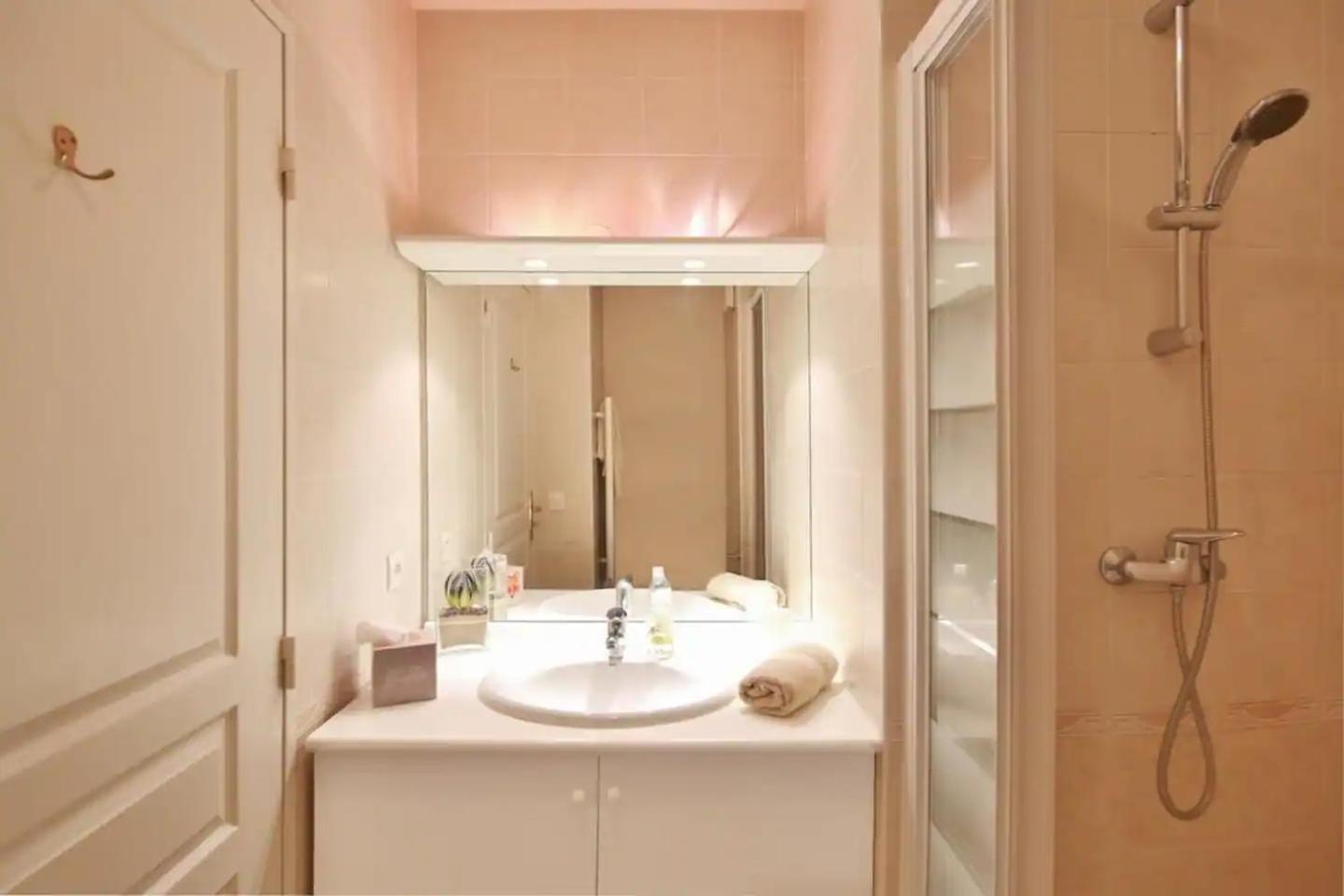 Charming Two-Bedroom Apartment With Balcony And Garage By The Marina Antibes Exterior foto